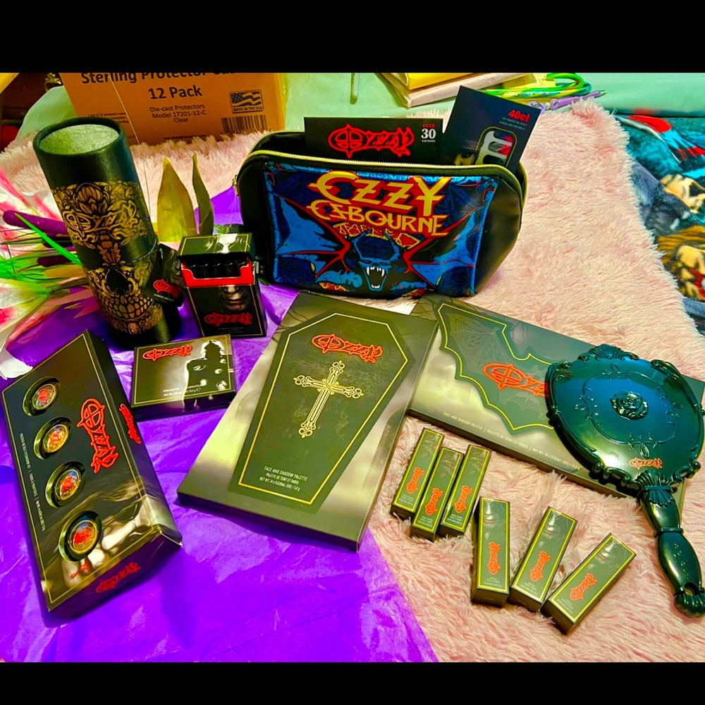 OZZY OSBOURNE “THE PRINCE OF DARKNESS” 20 PLUS PIECES FULL PR  MAKEUP COLLECTION